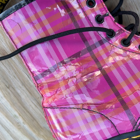 Dr. Martens Pink Plaid Lace-Up Boots – Women’s Size 9 - Picture 2 of 8